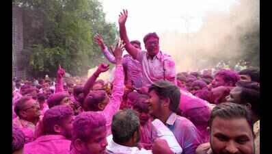 Mahayuti fails to keep flock together as independent Gite defeats alliance candidate Darade in Nashik MLC polls