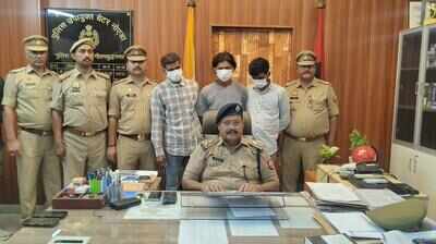 3 held with 100 brand new phones in Greater Noida