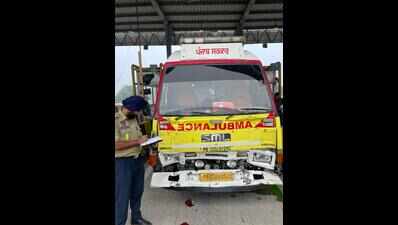 Punjab governor’s convoy ambulance in tollway crash with car in Ludhiana; two hurt.