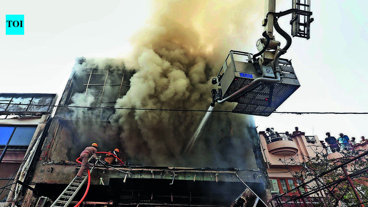 Papa, please save me: Last words as smoke traps victims in Aliganj