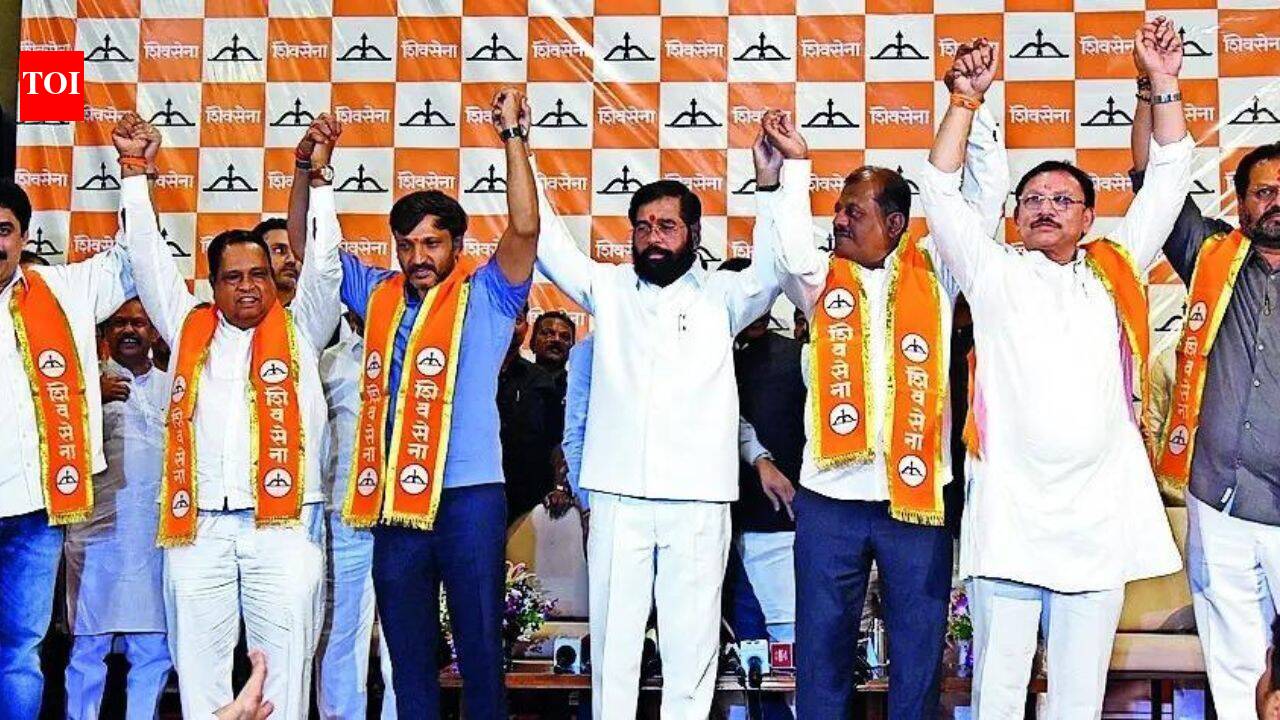 '6 Tigers here with me': Eknath Shinde as 6 rebel UBT MPs formally join Shiv Sena