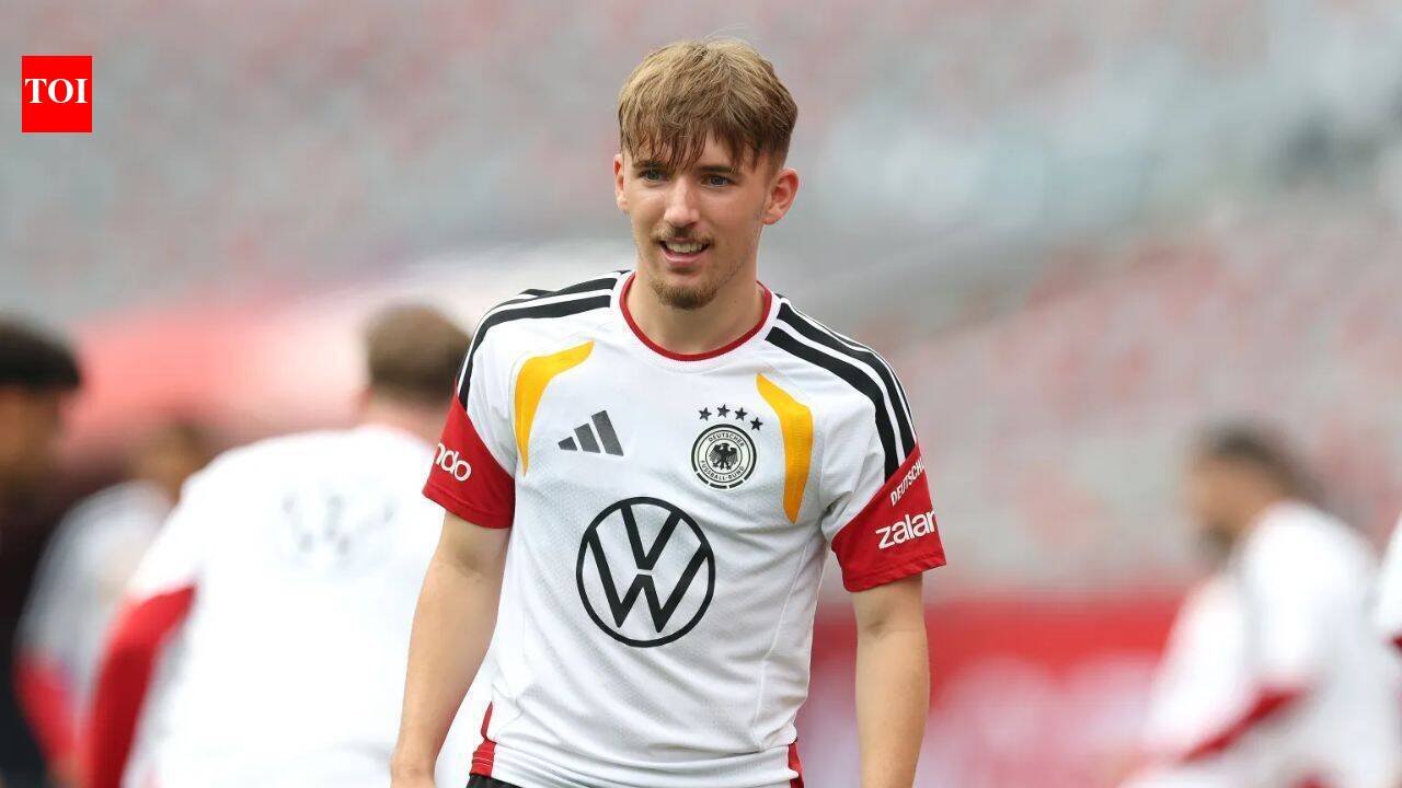 German teen footballer shares candid photo of girlfriend following personal World Cup setback