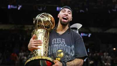 Knicks champion spotted making it rain at strip club after eight-day drinking pledge