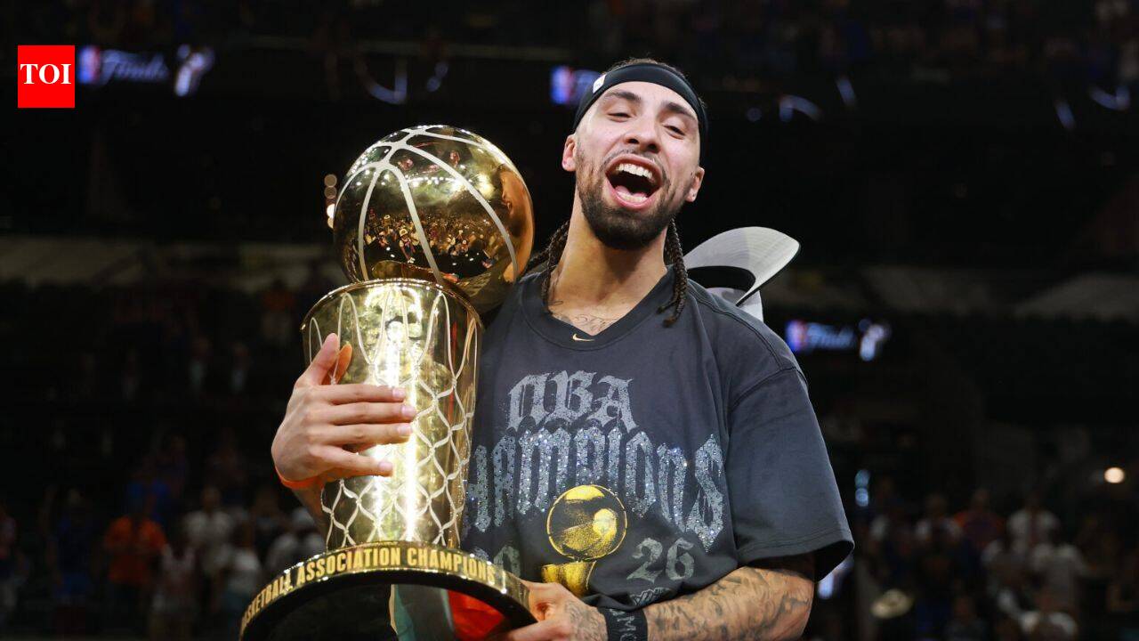 Knicks champion spotted making it rain at strip club after eight-day drinking pledge
