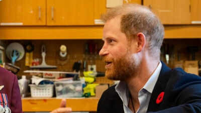 A former royal aide says Prince Harry and Prince William could reconcile: 