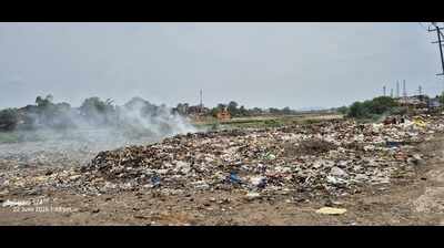 Garhwa’s Danro river choked with garbage; deputy commissioner orders Nagar Parishad to remove waste and shift dumping site