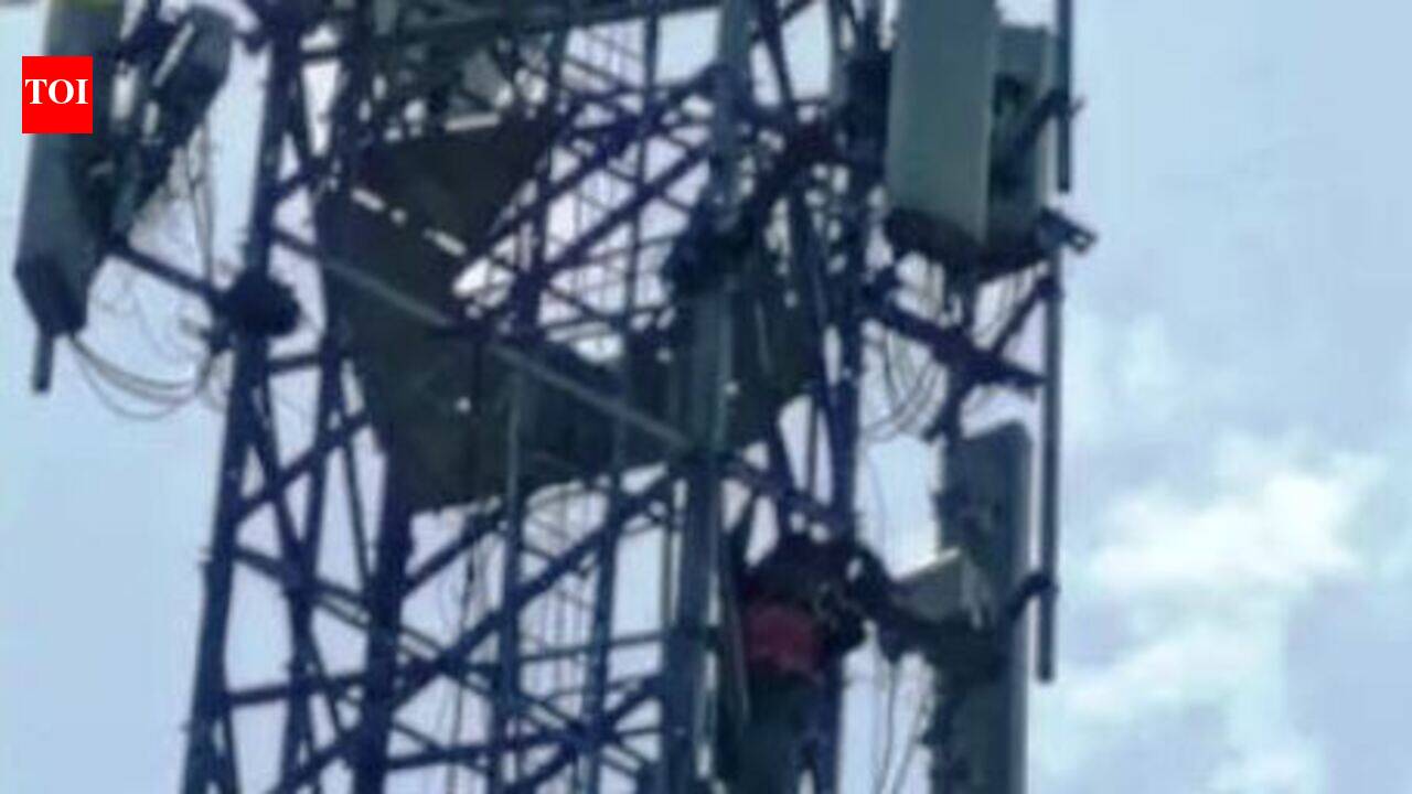 Mobile tower climbs become new protest ‘script’ in Jharkhand