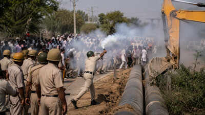 Removal of T-point triggers violent protests in Hansi; local authorities face backlash against unfulfilled water promises