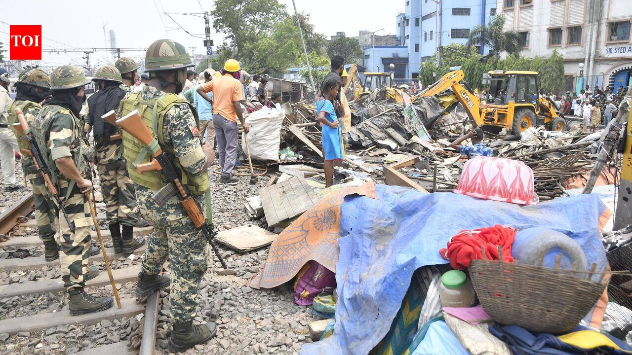 250 illegal slums, shops demolished on railway land in Tikiapara