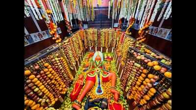 Faith triumphs over heat as devotees celebrate last Bada Mangal