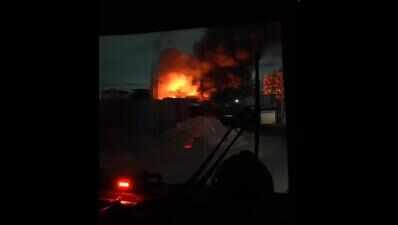 Pre-dawn fire destroys 10 scrap units in Pune’s Kudalwadi; residents evacuated, no casualties