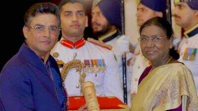 r-madhavan-reacts-to-receiving-padma-shri-son-vedant-priyanka-chopra-preity-zinta-congratulate-him.jpg