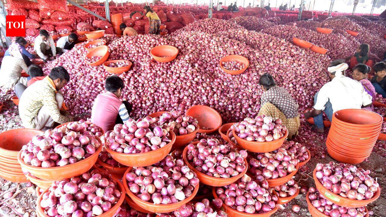 Avg wholesale price of onions reaches Rs2,000 per quintal