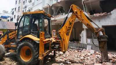 KDMC begins demolition of 380 illegal hoardings