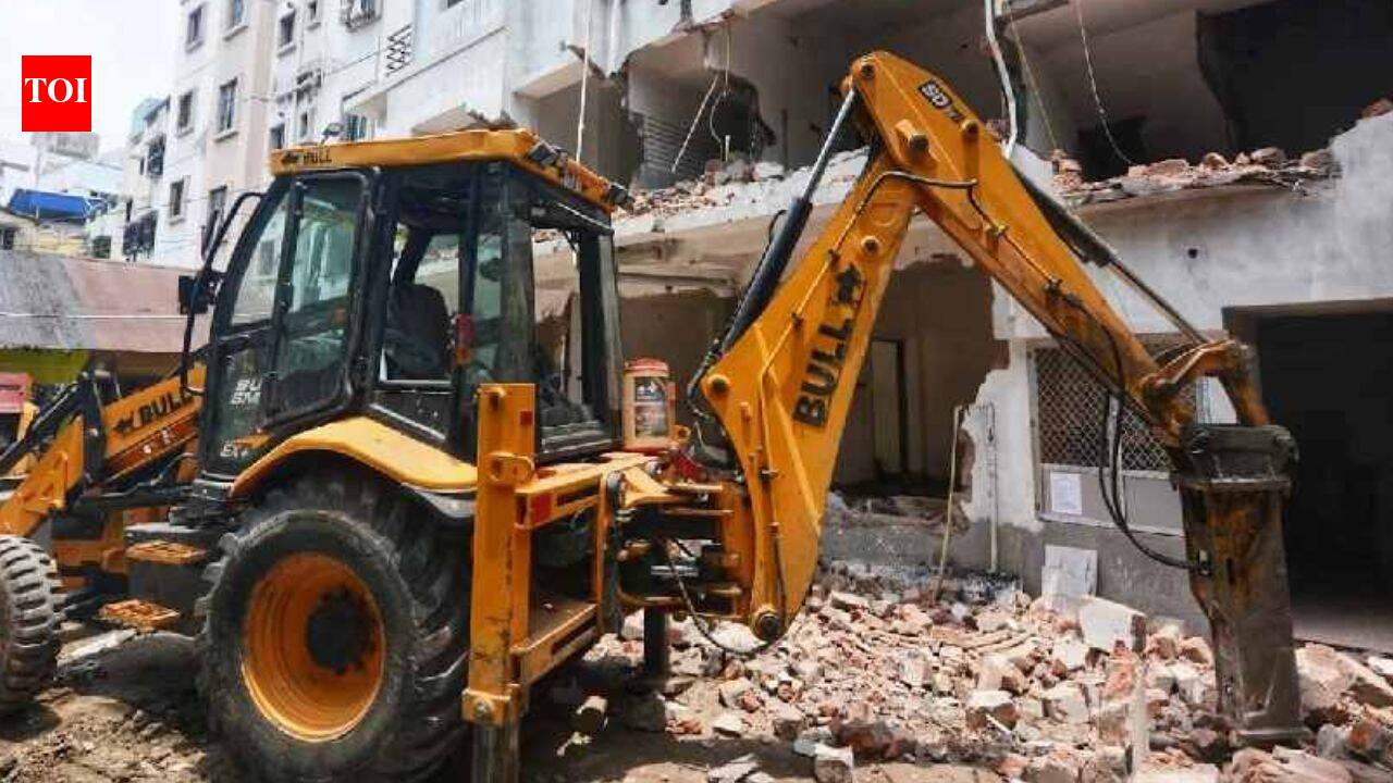 KDMC begins demolition of 380 illegal hoardings