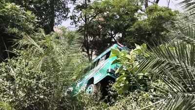  23 pilgrims injured after vehicle plunges into gorge en route to temple