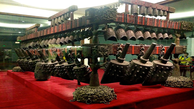In 1978, Chinese workers dredging a river channel unexpectedly found the Zeng Hou Yi chime bells