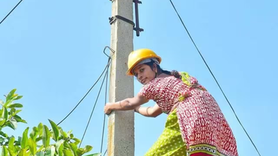 No woman had ever got this job in the state until her; The story of Telangana’s first ‘linewoman’