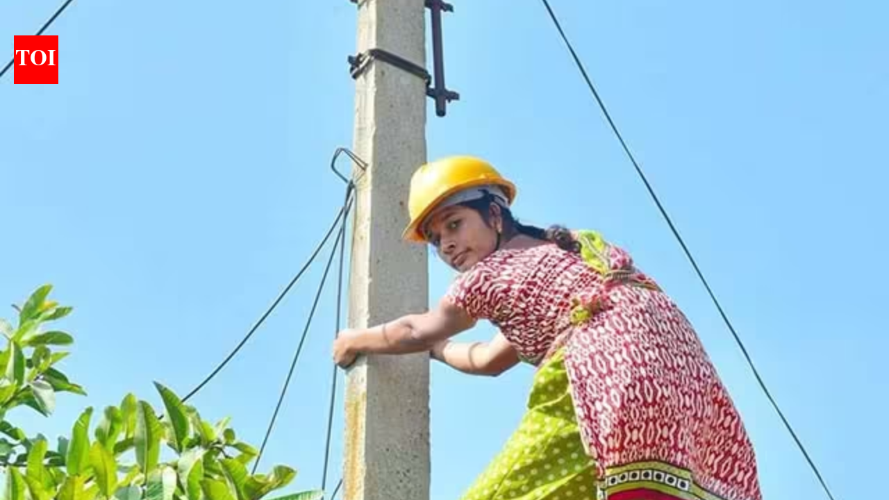No woman had ever got this job in the state until her; The story of Telangana’s first ‘linewoman’