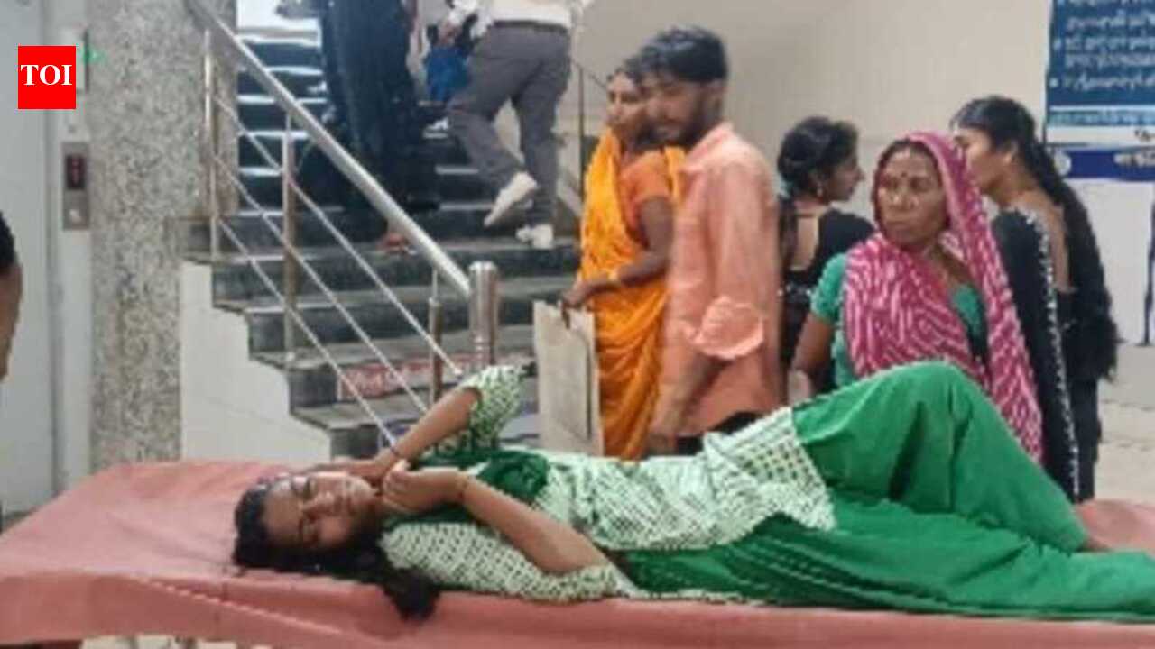 School girls injured as auto overturns in Palamu