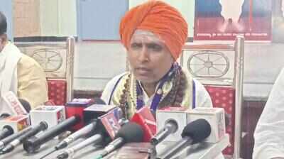 Pontiff alleges life threat from six Veereshwar Punyashrama office bearers