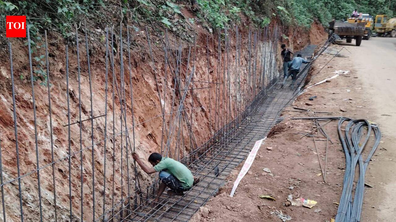 Landslide prevention work starts on Chettalli-Madikeri  Road