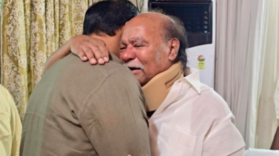 Anbumani meets father Ramadoss after months, falls at his feet, reconciles with him with tears and deep embrace
