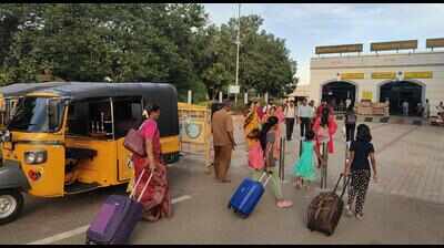 Autos fleece at will at Trichy railway jn