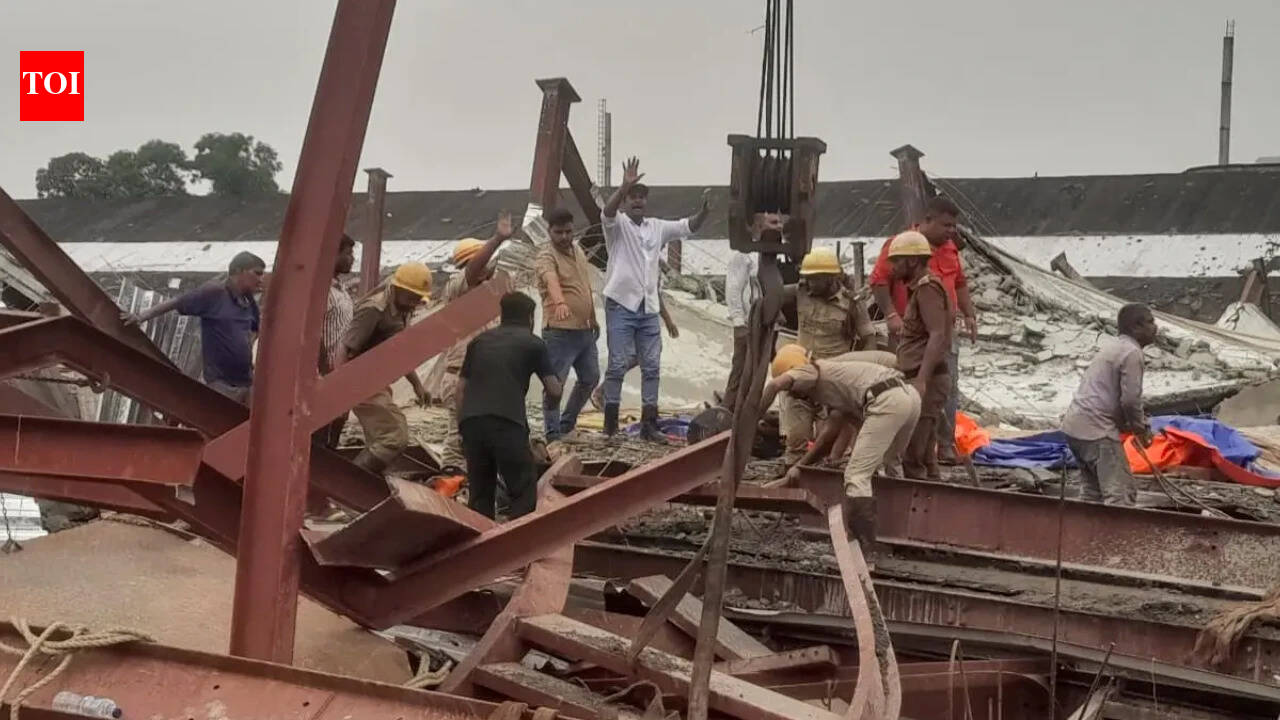Kolkata godown collapse: Workers trapped under debris as army, NDRF lead rescue; toll rises to 5