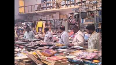 Mandya DC inspects site for Pustaka Mane expansion