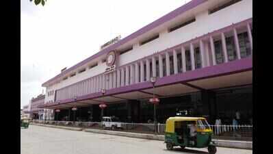 Fake IPS officer arrested after ruckus at Ahmedabad railway station