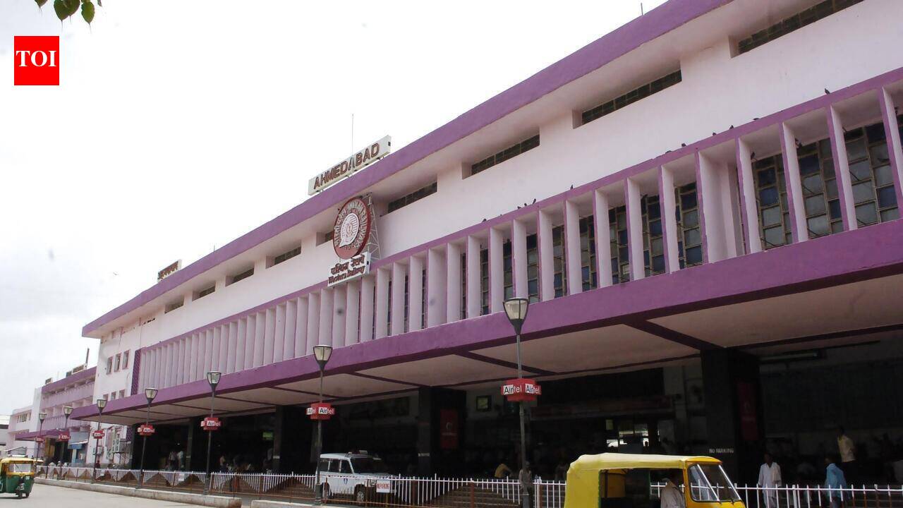 Fake IPS officer arrested after ruckus at Ahmedabad railway station