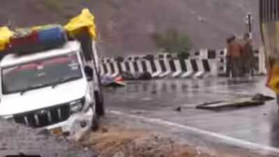 25 hurt as minibus plunges into gorge in J&K’s Kathua
