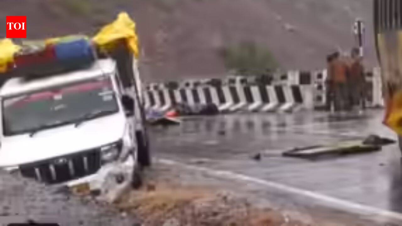 25 hurt as minibus plunges into gorge in J&amp;K’s Kathua