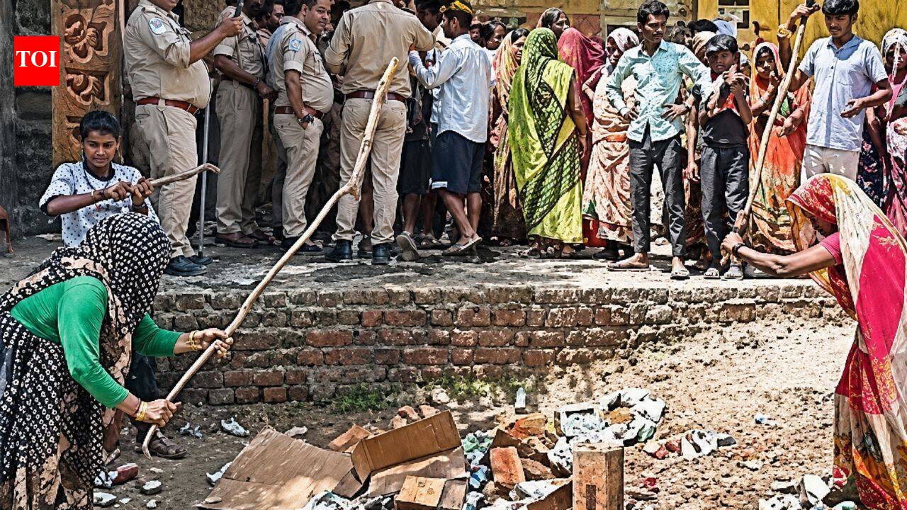 100 women ransack UP liquor outlet after addict's wife, son die by suicide