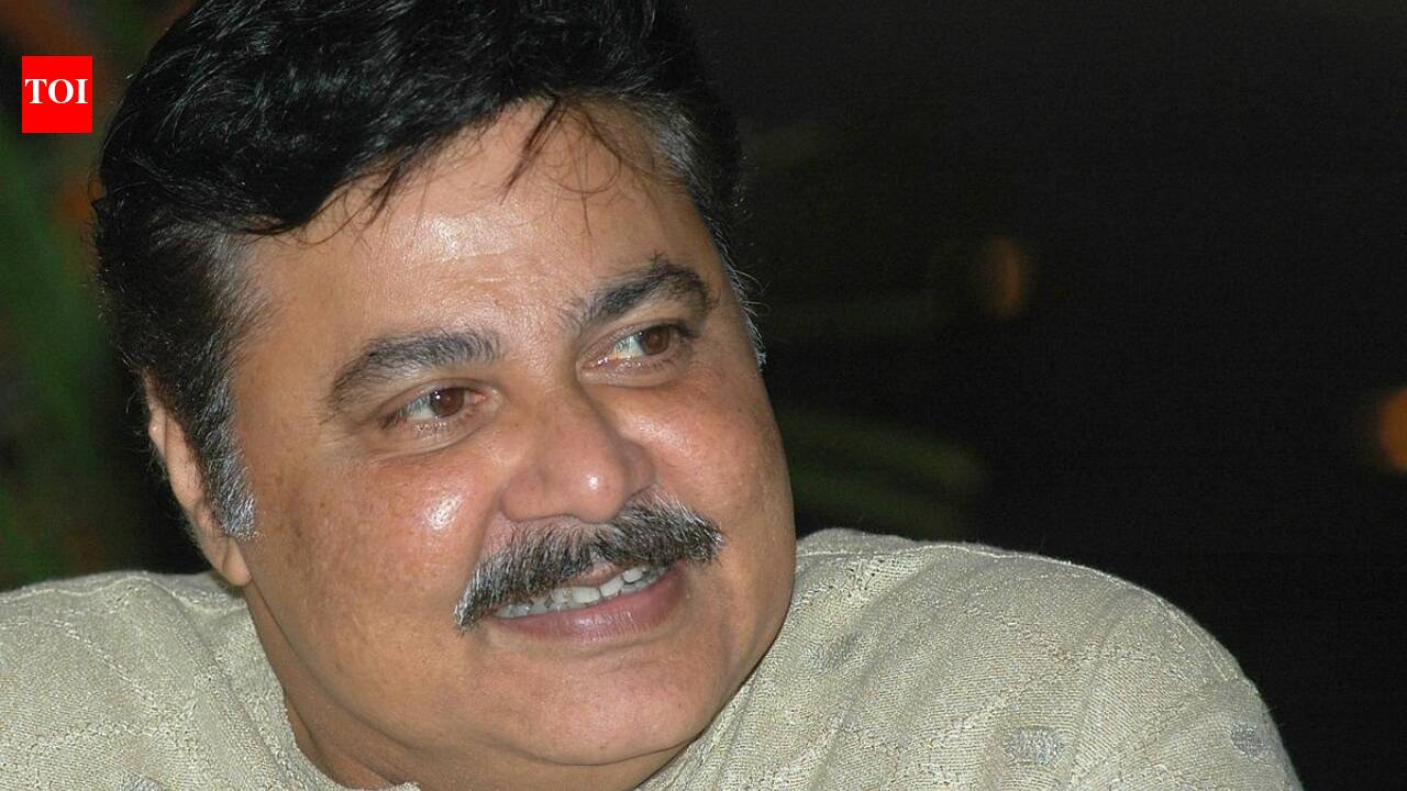 When Padma Shri honouree late Satish Shah got frustrated with Shah Rukh Khan during 'Main Hoon Na' shoot; Needed eight retakes