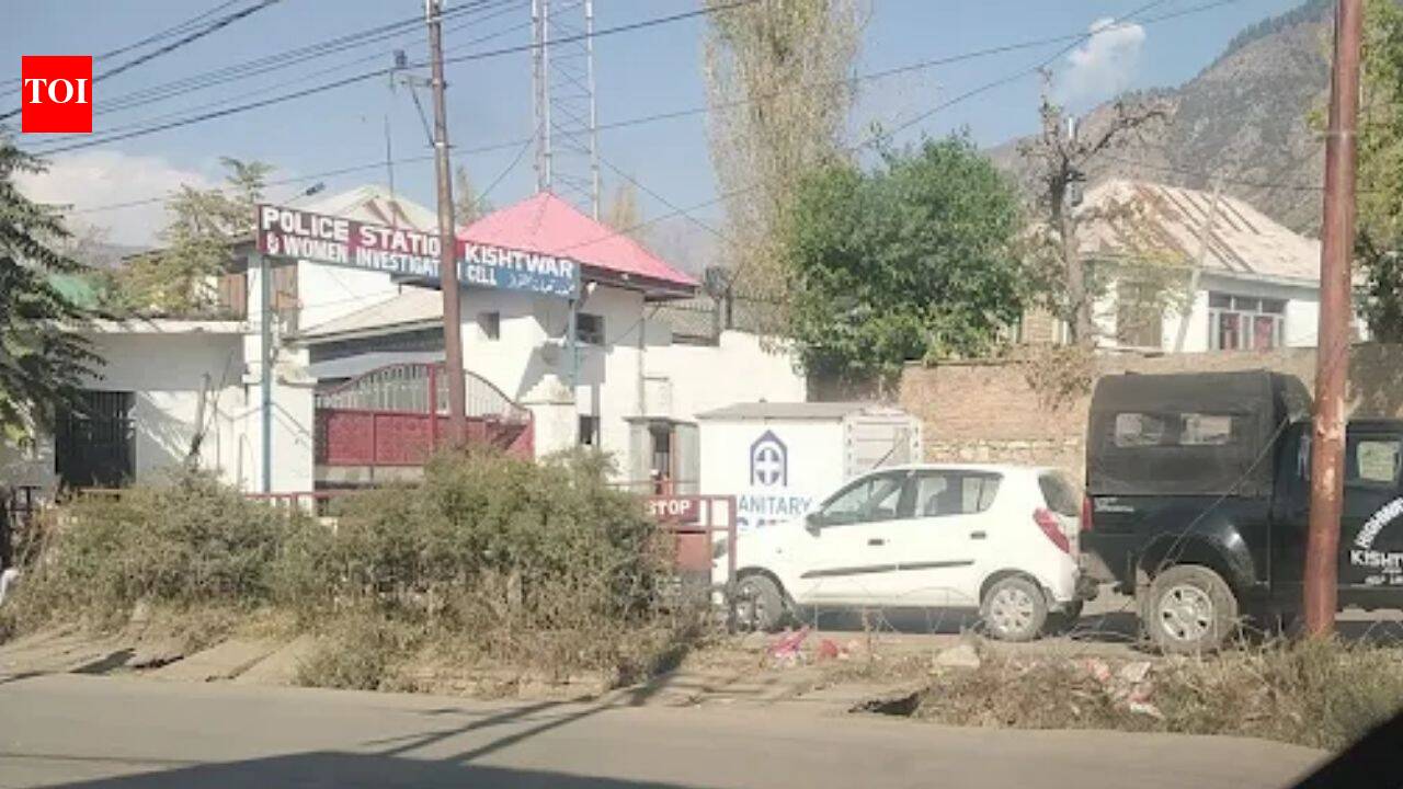 FIR against Army commanding officer, 40 soldiers for 'assaulting' cops at J&K police station