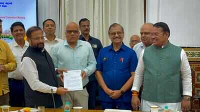 Shiv Sena MP turns heat on Railways, pushes for improved and faster railway project works at Thane