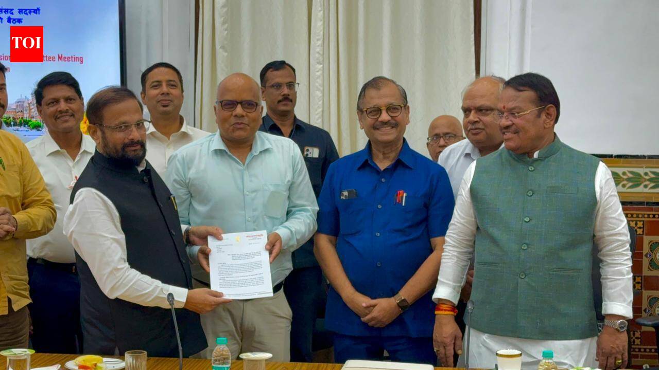 Shiv Sena MP turns heat on Railways, pushes for improved and faster railway project works at Thane