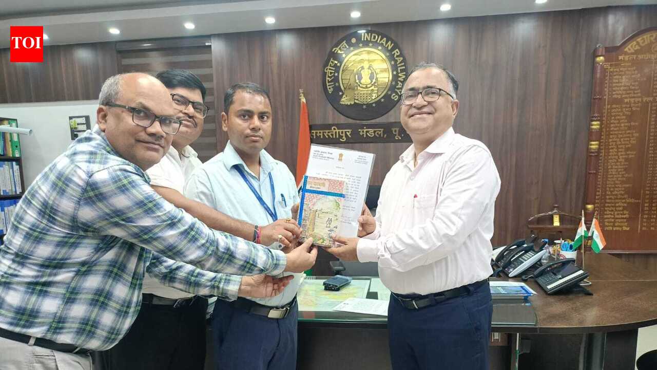 ECR loco pilots felicitated for foiling 4 suicide bids on tracks in Samastipur division