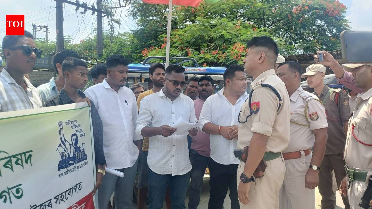 AJYCP protests over battered Tinsukia-Duliajan road, seeks repair