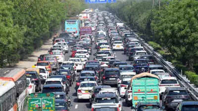SUV breakdown leads to crash, hour-long traffic chaos on Delhi–Gurgaon expressway
