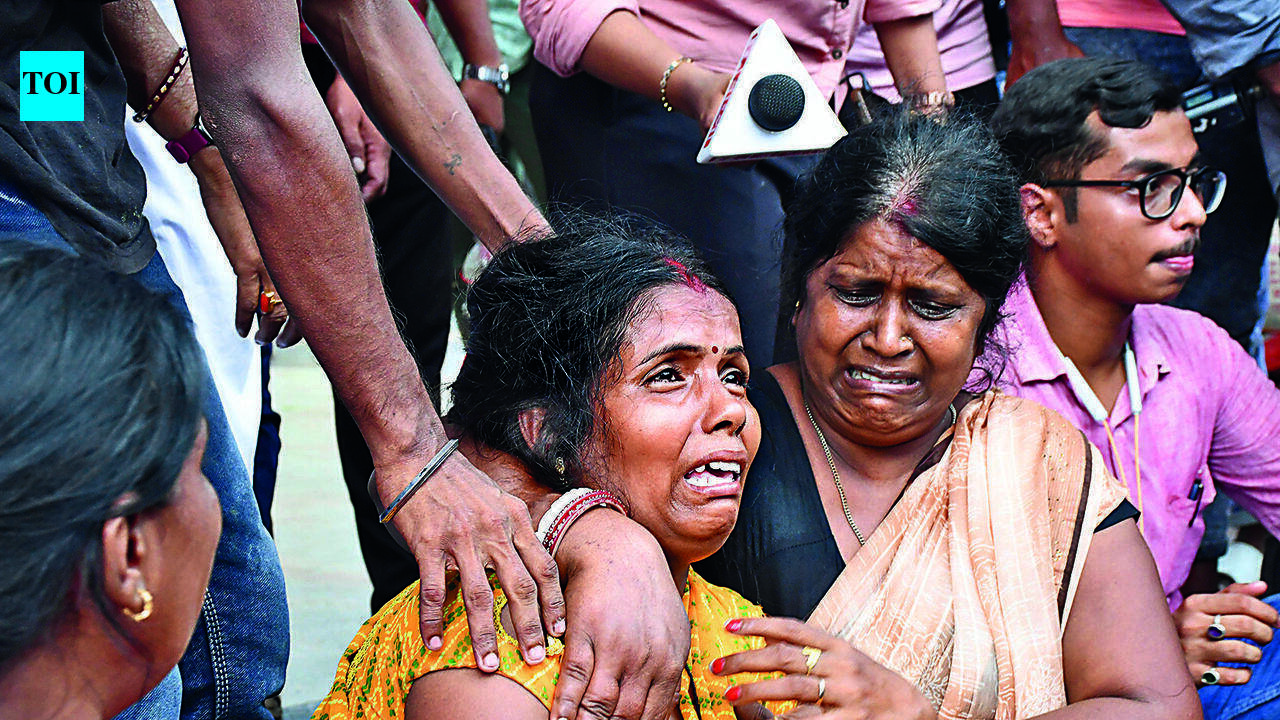 Kolkata Warehouse Collapse: 11 Dead, 19 Rescued in Taratala Tragedy
