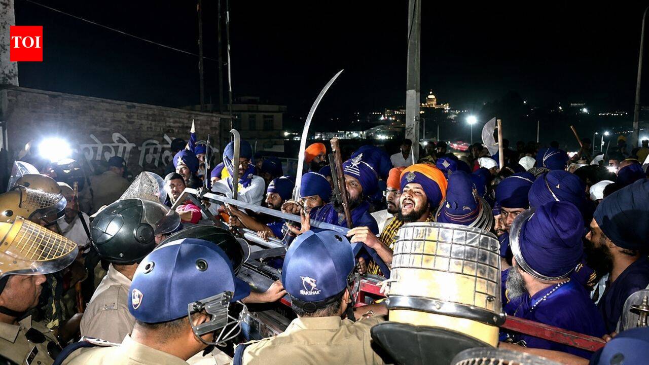 Nihangs clash with Uttarakhand Police at state border during march to Dehradun