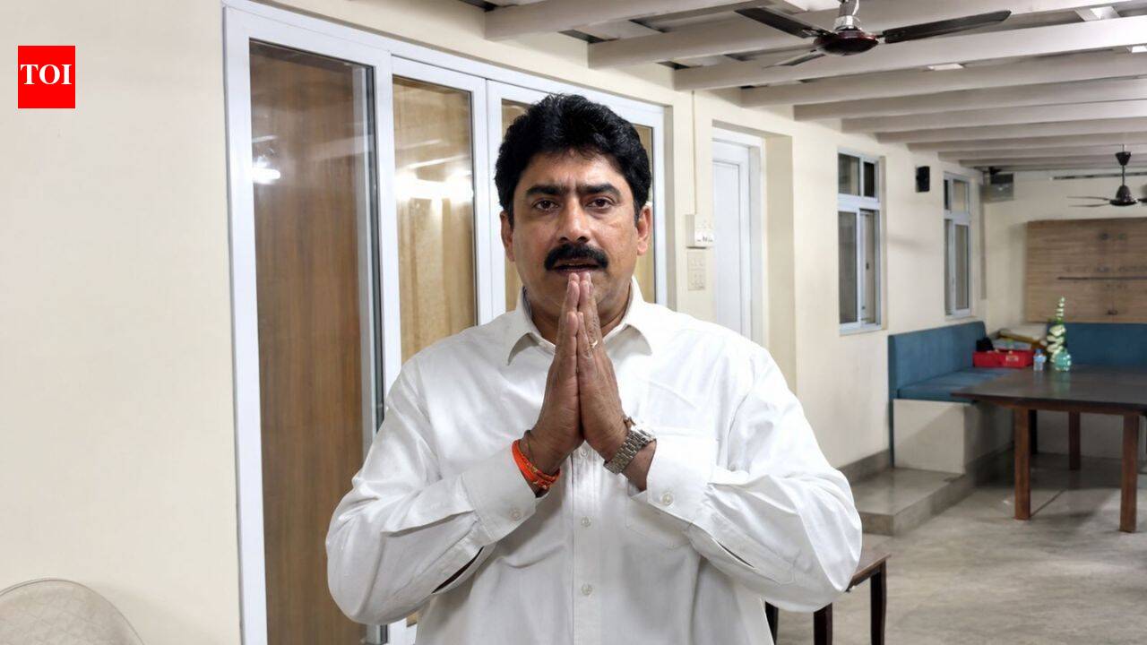 'Situation escalated': Hours after threatening journalists, Shiv Sena MP Sanjay Dina Patil apologises