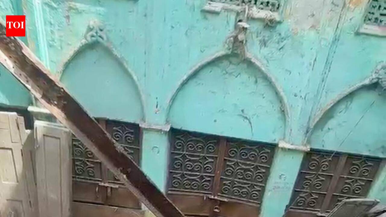 Four Women, Infant and Pet Dog Rescued After Staircase Collapse in Sabzi Mandi