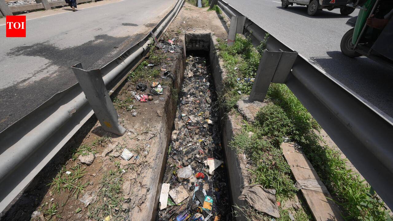 Monsoon nears, yet Delhi-Gurgaon Expressway drains remain clogged with waste, debris