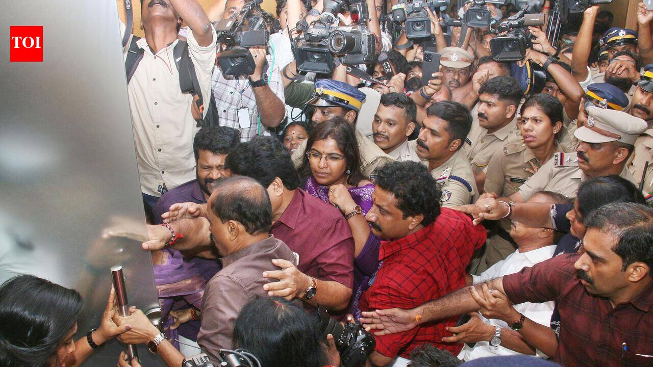 Clashes erupt at corporation over oath controversy