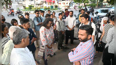 Vadodara’s favourite book collector ‘Chhotubhai’ turns a final page