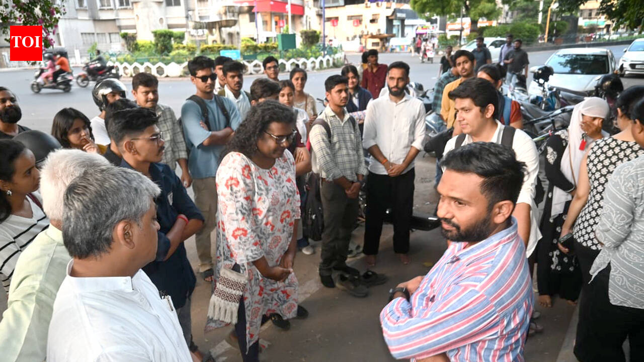 Vadodara’s favourite book collector ‘Chhotubhai’ turns a final page